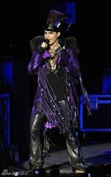 幻灯图集：《美偶》冠军亚当-兰伯特加拿大开唱