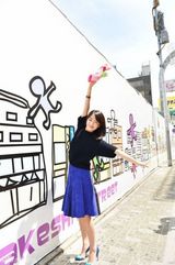 组图：周冬雨赴日灵动出镜 体验动漫文化之旅