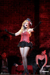 幻灯图：音乐剧《变身怪医》赴台演出 男主角吃粽子