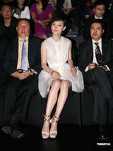 组图：孙俪着白色小洋裙 享受婚后生活暂不接戏