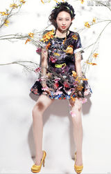 组图：孙耀琦时尚大片 娇艳红唇演绎花样风采