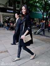 组图：时尚主播linda携老公现身巴黎时装周