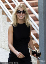 《巴尼的人生》记者会  女演员罗莎蒙德和男星谈笑