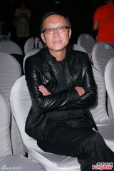 组图：古惑仔将登红馆开唱 陈小春感慨落泪