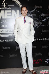 高清组图：李克勤复古西装亮相 蔡加赞同场比帅