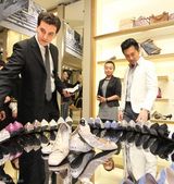 幻灯图：苏有朋春装出席活动 热心慈善全心公益