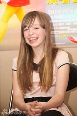 组图：达人秀小康妮北京个唱彩排 笑容开朗俏皮