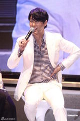 高清组图：车胜元台北会粉丝 展示熟男魅力