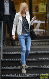 组图：格温妮斯落魄出行 声称不再参加MET BALL