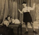 组图：英女王幼年舞台剧照曝光 曾表演中式戏剧