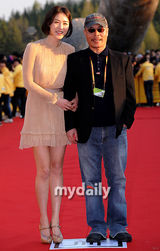 组图：郑日宇李彩英等出席韩国全州电影节开幕式