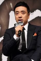 高清图：《到炮火中去》发布会 权相佑(权相宇)等出席