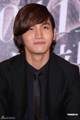 组图：东方神起帅气亮相台湾 昌珉大赞林志玲漂亮