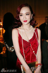 组图：霍思燕一红到底娇艳欲滴 百变演绎浓烈复古 