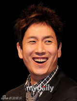 组图：金敏熙李善均等出席新片《火车》发布会