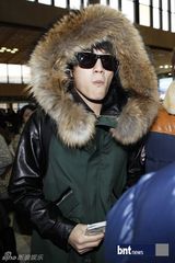 组图：f(x)少女时代Beast等亮相机场展休闲时尚风采