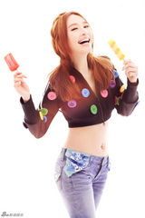 组图：张俪夏季清凉写真 露腰秀迷人曲线