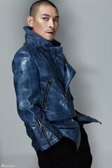 组图：《子弹》老四杜奕衡香港时尚大片 秀健硕腹肌