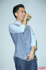 组图：林宥嘉出席新书签售 不承认与邓紫棋游学