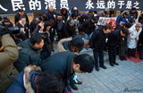 组图：于是之灵车赴人艺告别 艺术家齐往哀悼