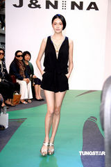 组图：蔡淑臻化身花神 身材曼妙分享走秀感受