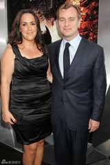 组图：新《蝙蝠侠》首映群星璀璨 海瑟薇宛如公主