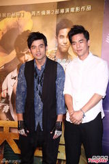 组图：周杰伦《天台》邀曾志伟纳豆柯有伦宣传