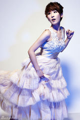 组图：短发美女主播谢楠 倔强温柔演绎双面伊人