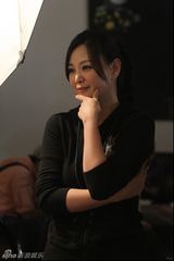 组图：彭浩翔拍《别问我是谁》导演反串版MV