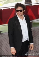 组图：《萨尔》发布会 詹姆斯-弗兰科惹粉丝尖叫