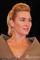 组图：《杀戮》威尼斯首映 温丝莱特雍容大气