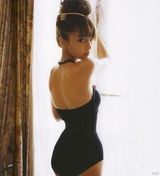 幻灯图集：香港书展销量冠军 Angelababy火辣写真