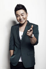 组图：张羽阳光型男写真 气质俊朗酷劲十足