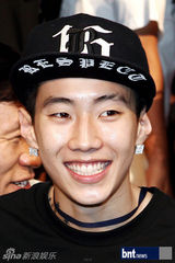 组图：朴宰范出席韩国街舞大赛记者招待会