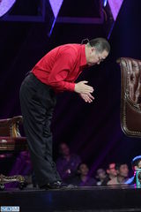 组图：《喜剧狂》郭德纲要挟媒体 谢娜哭翻全场