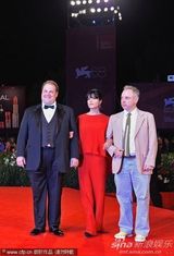 组图：《黑马》首映 布莱尔带初生儿子走红毯