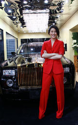 组图：黄奕邓超陈燃亮相上海车展 女王范PK中性风