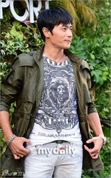 组图：张东健朴信惠等韩国艺人出席服装发布会