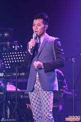 组图：梁汉文MINI音乐会 获好友站台庆生