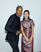 组图：陈燃夏雨现身时装周 打造优雅知性女性形象