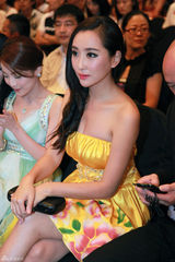 组图：杜晓婷亮相活动红唇诱惑 娇艳迷人受追捧