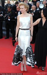 组图：《维纳斯》首映 妮可时尚裙装露背