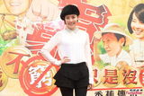 组图：李康宜拜神求票房 爱情长跑结婚顺其自然
