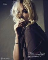 组图：超模拉拉-宾格尔写真半裸玩自拍