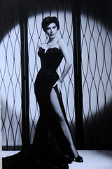 组图：昔日性感明星登戛纳排片表封面 风格各异