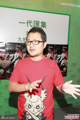 组图：九把刀书展签售 挺柯震东不会说谎