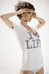 组图：莱昂纳多超模女友巴尔-莱法利性感写真