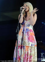 组图：美国乡村音乐电视奖彩排 凯利安德伍德领衔