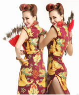 组图：李方丁拍中国风写真 笑容甜美喜庆