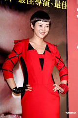 组图：《第四张画》首映礼 郝蕾关颖敲锣预祝大卖